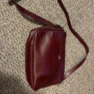 GOLDPFEIL CROSS BODY HAND BAG. MAROON